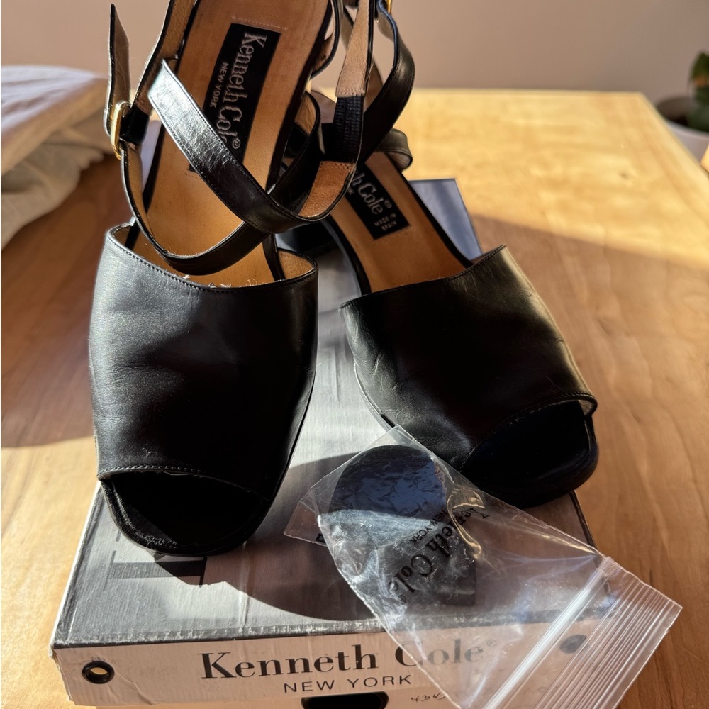 Kenneth Cole size 7.5B black heel open toe sandals, good condition